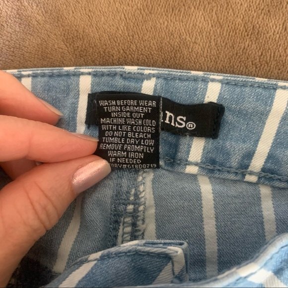 d. JEANS White Pin Striped Cropped Jeans Blue Size 4 - Picture 7 of 11